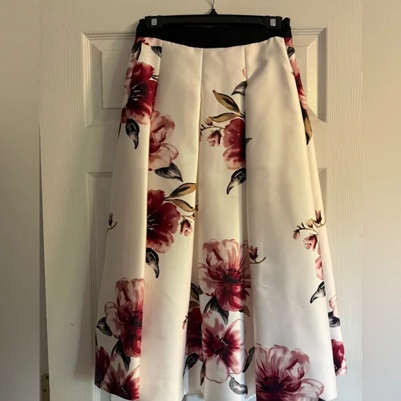 White House Black Market Floral A-Line Midi Skirt - Picture 4 of 4